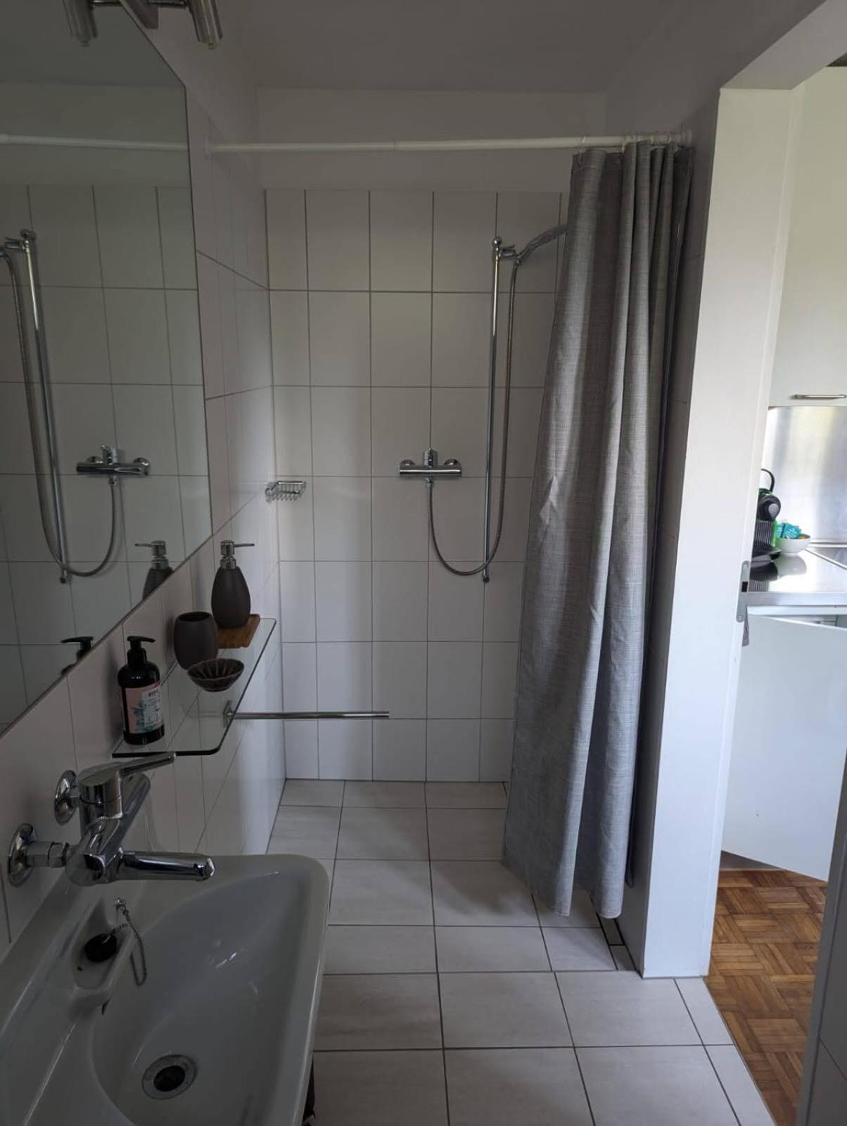 Trin 2.5 Zimmerwohnung, Pinut מראה חיצוני תמונה